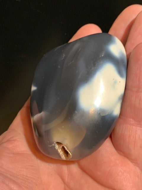 Agate enhydre ou Agate à eau - Galet de taille L - 70 x 57 x 31 millimètres - 191 grammes