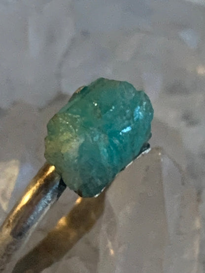 Bague en émeraude en Argent 0.925, taille 56 Fr. Pierre brute en provenance de Colombie, les plus belles du monde !