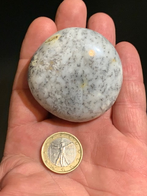 Agate dentritique ou dentrique - Galet de taille L : 54 x 53 x 28 millimètres - 100,1 grammes