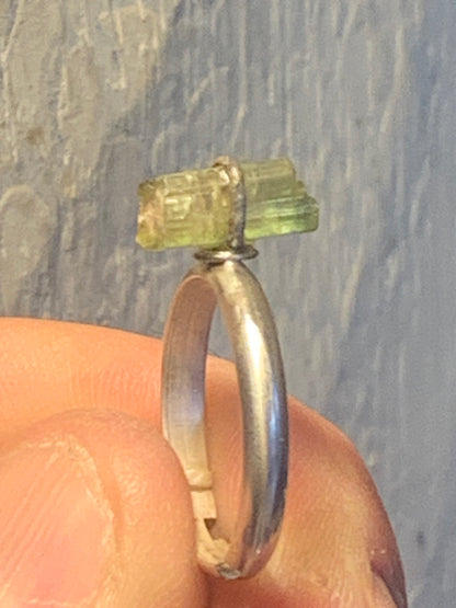 Bague en tourmaline melon d'eau, en Argent 0.925. Superbe pierre brute d'origine Afghane ! Réglable de la taille 53 à 60 Fr.