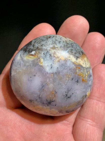 Agate dentritique ou dentrique - Galet de taille L : 55 x 52 x 32 millimètres - 123,2 grammes