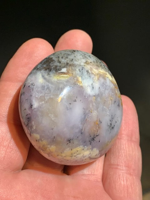 Agate dentritique ou dentrique - Galet de taille L : 55 x 52 x 32 millimètres - 123,2 grammes