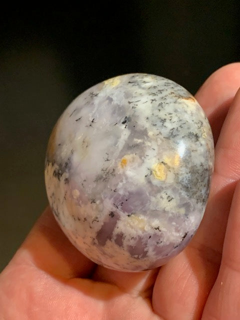 Agate dentritique ou dentrique - Galet de taille L : 55 x 52 x 32 millimètres - 123,2 grammes