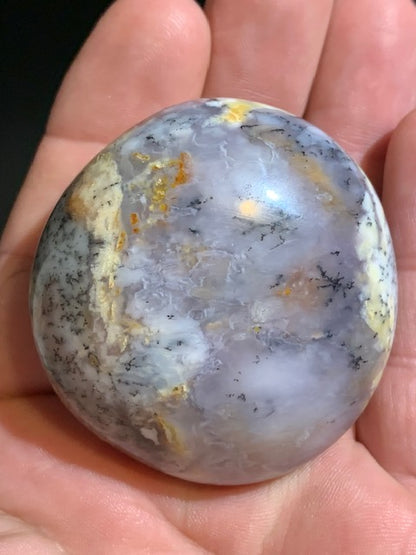 Agate dentritique ou dentrique - Galet de taille L : 55 x 52 x 32 millimètres - 123,2 grammes
