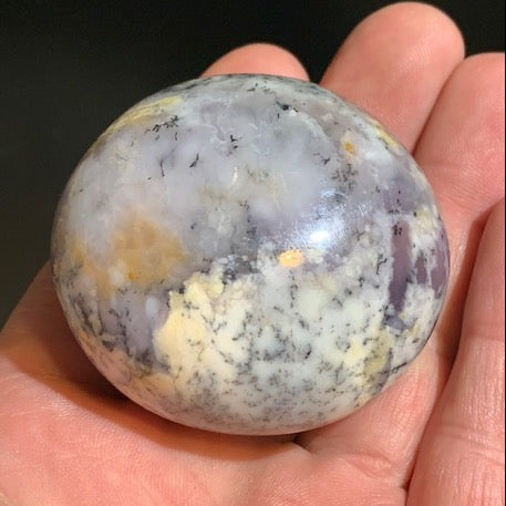 Agate dentritique ou dentrique - Galet de taille L : 55 x 52 x 32 millimètres - 123,2 grammes