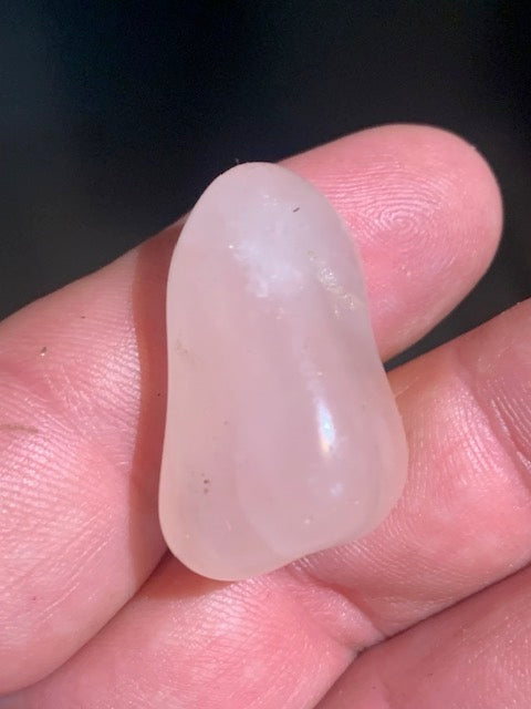 Quartz rose – Pierre roulée – 31 × 21 × 17 mm – 13 g