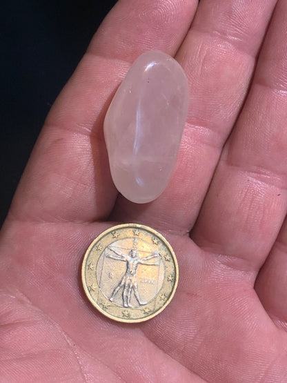 Quartz rose – Pierre roulée – 35 × 19 × 14 mm – 12,5 g