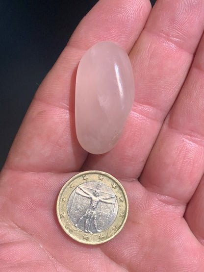 Quartz rose – Pierre roulée – 35 × 19 × 14 mm – 12,5 g