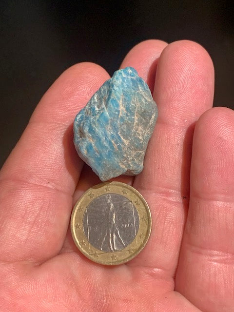 Apatite bleue – spécimen brut – 32 × 28 × 19 mm – 24 g