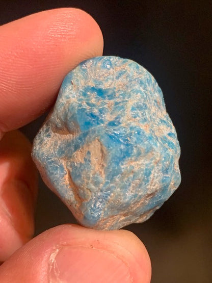 Apatite bleue – spécimen brut – 32 × 28 × 19 mm – 24 g