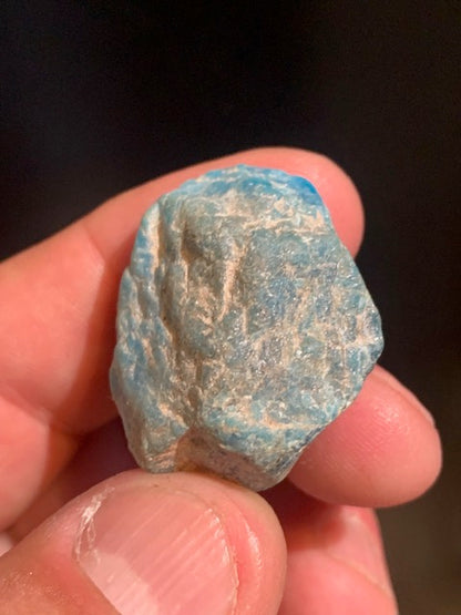 Apatite bleue – spécimen brut – 32 × 28 × 19 mm – 24 g