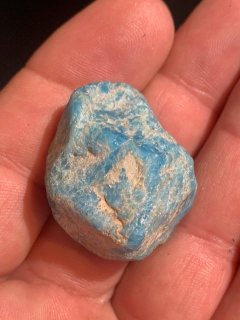 Apatite bleue – spécimen brut – 32 × 28 × 19 mm – 24 g