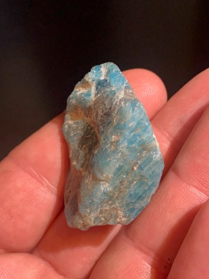 Apatite bleue – spécimen brut – 40 × 33 × 22 mm – 32,9 g