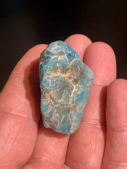 Apatite bleue – spécimen brut – 40 × 33 × 22 mm – 32,9 g