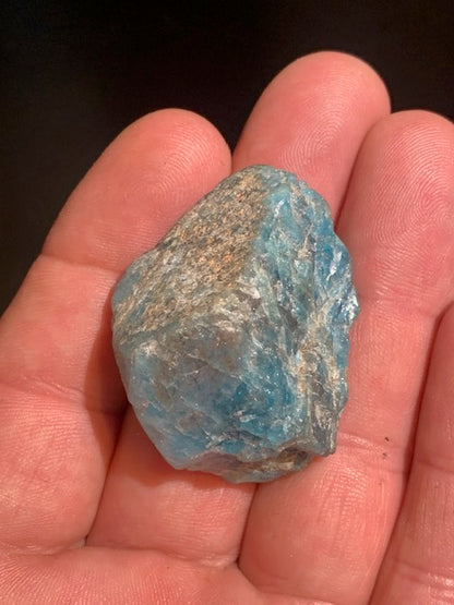 Apatite bleue – spécimen brut – 40 × 33 × 22 mm – 32,9 g