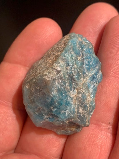 Apatite bleue – spécimen brut – 40 × 33 × 22 mm – 32,9 g