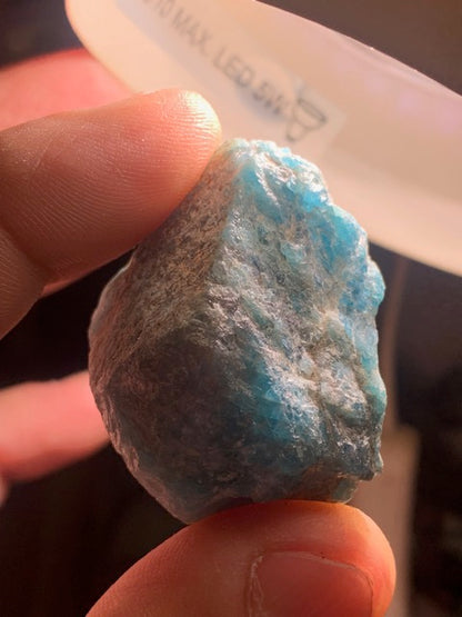 Apatite bleue – spécimen brut – 40 × 33 × 22 mm – 32,9 g