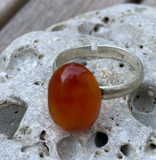 Bague réglable en cornaline, pièce brute et naturelle, cabochon en pierre collée sur anneau pré-montée en laiton argenté !