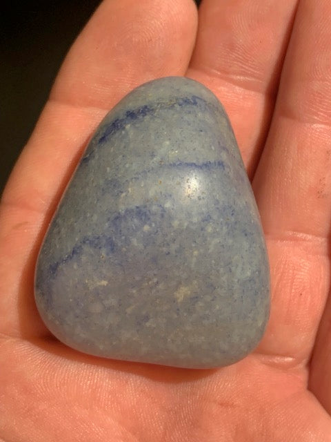 Dumortiérite – Pierre roulée – 47 × 38 × 12 mm – 30 g