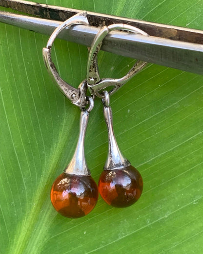 Boucles d'oreilles en Ambre, qualité AA à AAA, montées par "Gem & Zen". Vendu en finition Argent 0.925 sur montures dîtes 'dormeuses' + options pour des choix de montures, parfait !