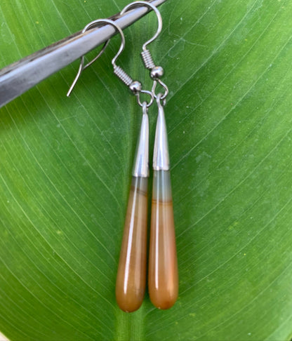 Boucles d'oreilles en Cornaline, pierre sertis de forme allongée, qualité A à AA. Vendu en finition Argent 0.925, superbe pierre à l'énergie incroyable, parfait !