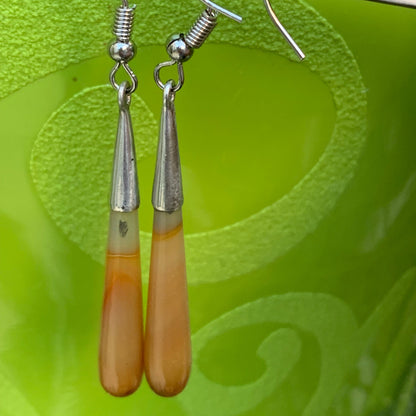 Boucles d'oreilles en Cornaline, pierre sertis de forme allongée, qualité A à AA. Vendu en finition Argent 0.925, superbe pierre à l'énergie incroyable, parfait !