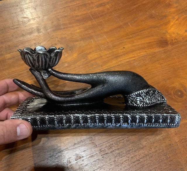 Bougeoir 'Main de Mudra', tenant une bougie. 21 x 8 x 10 cm/ 676 gr. - Superbe pièce !
