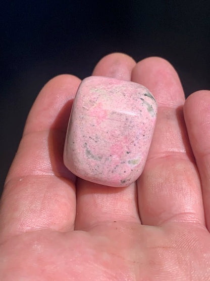 Rhodochrosite, forme libre de 30 x 26 x 24 mm - 49,7 gr.