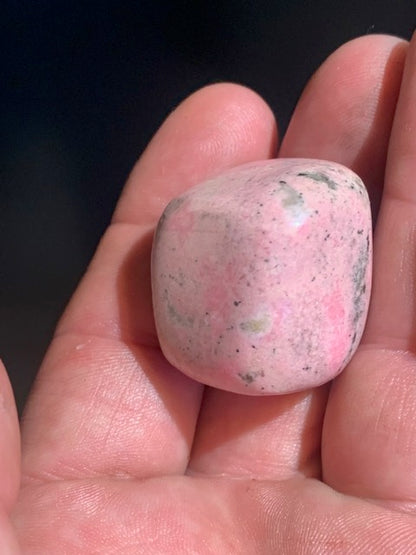 Rhodochrosite, forme libre de 30 x 26 x 24 mm - 49,7 gr.