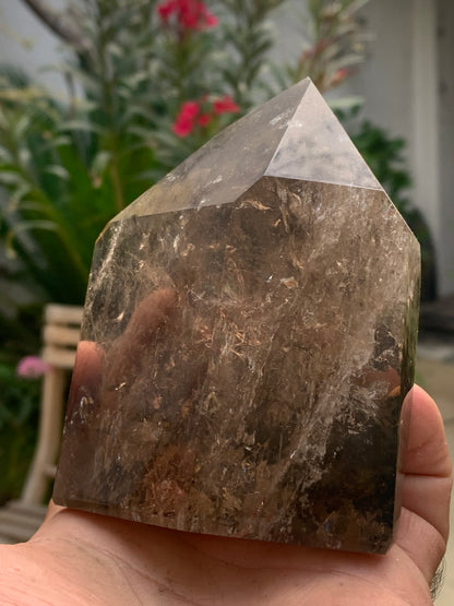 Cristal de roche fumé/ Quartz fumé, pointe laser de 105 x 82 x 49 mm - 553 grammes. Magnifique pièce pour exposition, lithothérapie, collection !