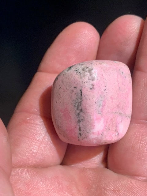 Rhodochrosite, forme libre de 30 x 26 x 24 mm - 49,7 gr.