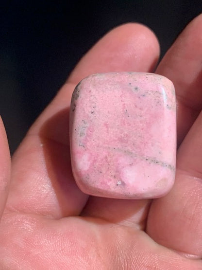 Rhodochrosite, forme libre de 30 x 26 x 24 mm - 49,7 gr.