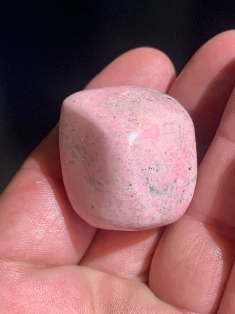 Rhodochrosite, forme libre de 30 x 26 x 24 mm - 49,7 gr.