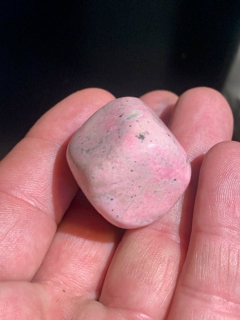 Rhodochrosite, forme libre de 30 x 26 x 24 mm - 49,7 gr.