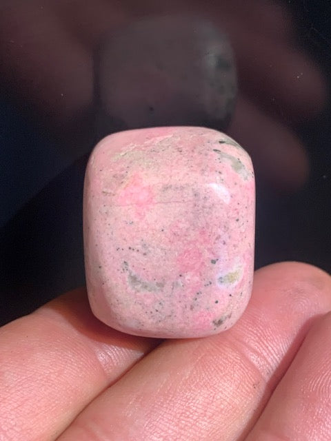 Rhodochrosite, forme libre de 30 x 26 x 24 mm - 49,7 gr.