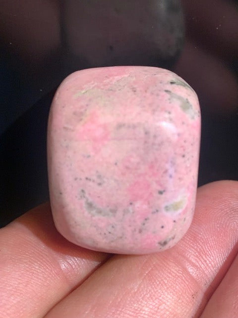 Rhodochrosite, forme libre de 30 x 26 x 24 mm - 49,7 gr.