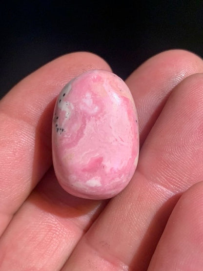 Rhodochrosite - Pierre roulée de 29 x 20 x 19 mm - 19,9 gr.