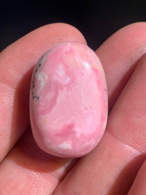 Rhodochrosite - Pierre roulée de 29 x 20 x 19 mm - 19,9 gr.