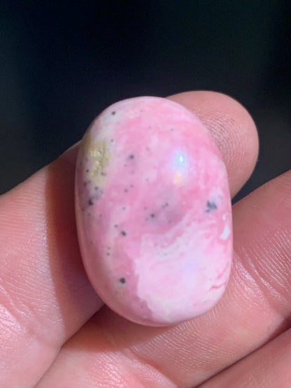 Rhodochrosite - Pierre roulée de 29 x 20 x 19 mm - 19,9 gr.