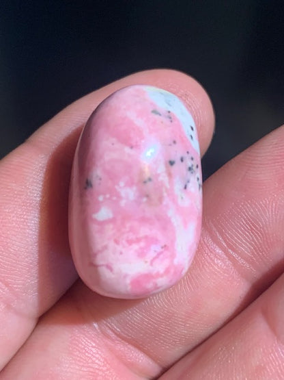 Rhodochrosite - Pierre roulée de 29 x 20 x 19 mm - 19,9 gr.