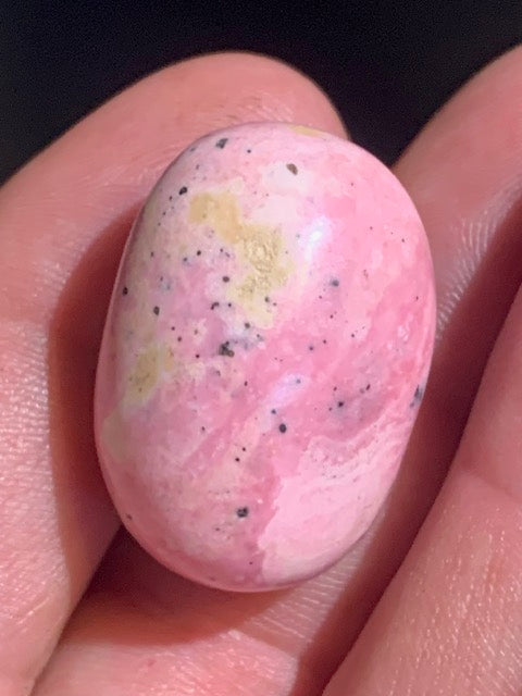 Rhodochrosite - Pierre roulée de 29 x 20 x 19 mm - 19,9 gr.