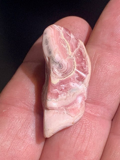 Rhodochrosite - Pierre roulée de 40 x 20 x 16 mm - 15,2 gr.