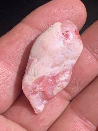 Rhodochrosite - Pierre roulée de 40 x 20 x 16 mm - 15,2 gr.