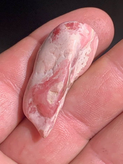 Rhodochrosite - Pierre roulée de 40 x 20 x 16 mm - 15,2 gr.