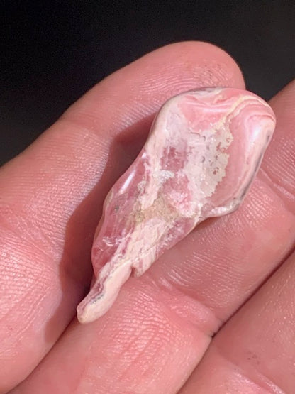 Rhodochrosite - Pierre roulée de 40 x 20 x 16 mm - 15,2 gr.