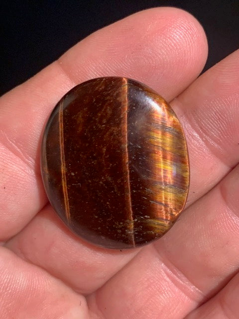 Oeil de taureau - Galet bombé - 35 x 30 x 10 cm - 12,9 gr.
