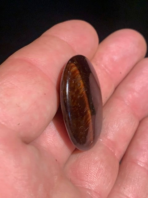 Oeil de taureau - Galet bombé - 35 x 30 x 10 cm - 12,9 gr.