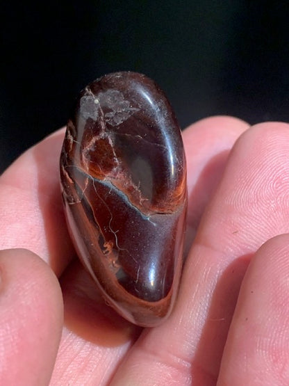 Oeil de taureau - Pierre roulée - 40 x 28 x 22 cm - 32,2 gr.