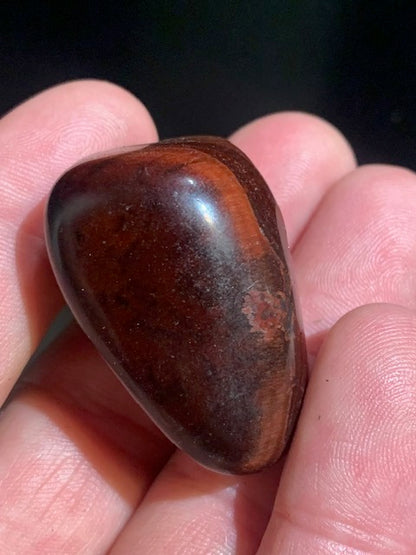 Oeil de taureau - Pierre roulée - 40 x 28 x 22 cm - 32,2 gr.