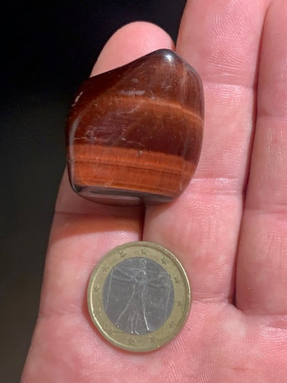 Oeil de taureau - Pierre roulée - 37 x 26 x 21 cm - 26,4 gr.